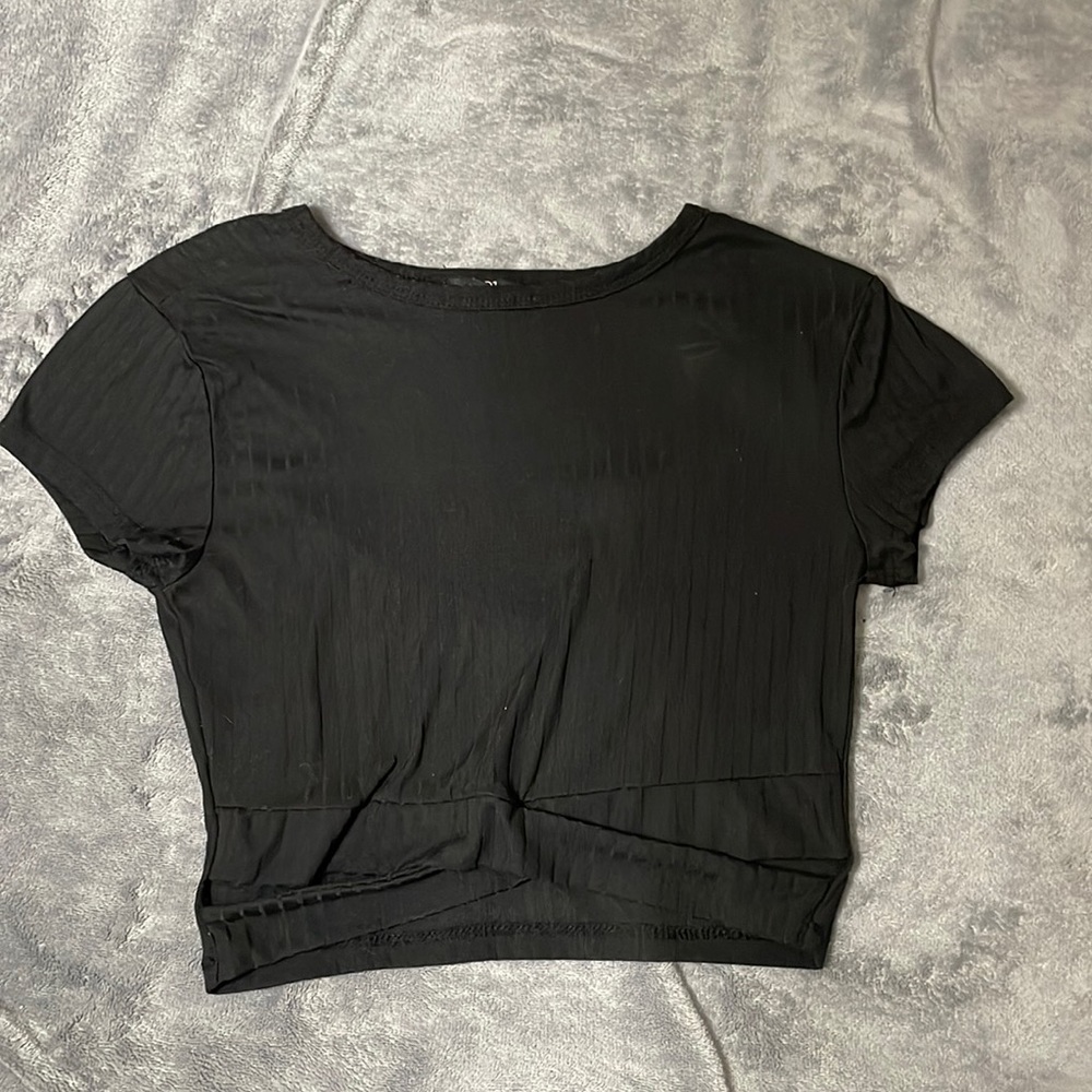 Black rue21 cropped tee